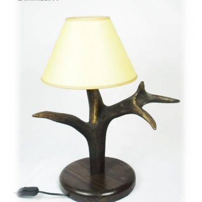 Lámpara de ciervo con pie de madera, Asta de Ciervo, gamo y corzo, International Antler Trading SL